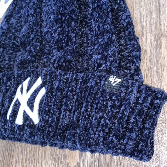 NY ‘47 Brand Women's Chenille Beanie Hat New York Yankees Pom Poof Ball NEW - Picture 2 of 11